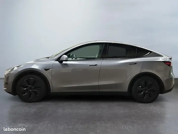 Tesla Model Y 2024 photo 2