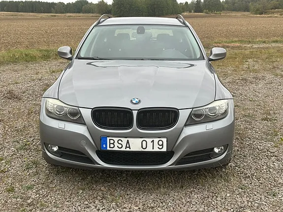 BMW 320I 2009 photo 2