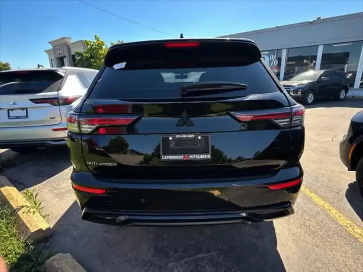 Mitsubishi Outlander 2026 photo 3
