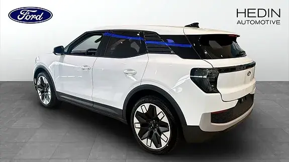 Ford Explorer 2026 photo 2