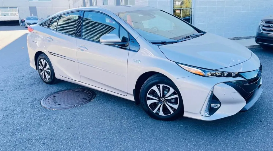 Toyota Prius Prime 2018 photo 2
