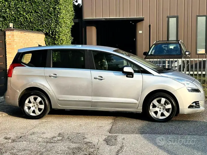 Peugeot 5008 2012 photo 4