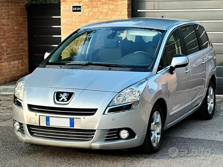 Peugeot 5008 2012 photo 3