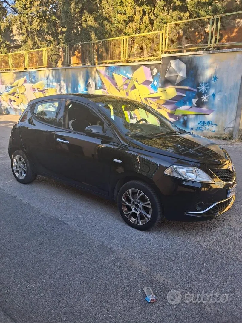 Lancia Ypsilon