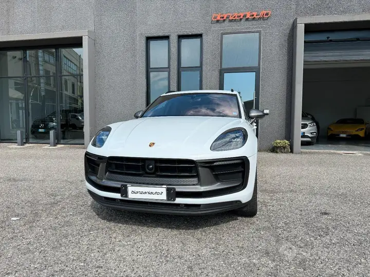 Porsche Macan 2023 photo 2