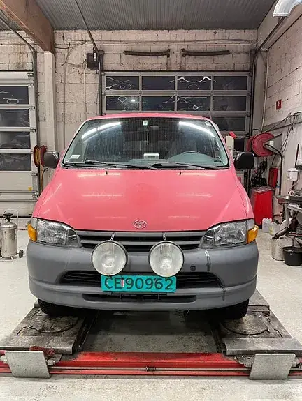 Toyota Hiace 1999 photo 2