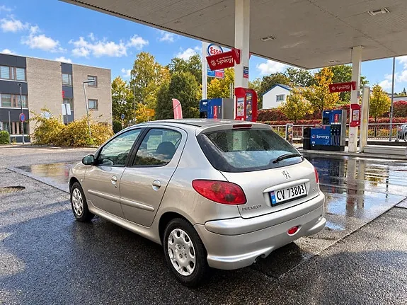 Peugeot 206 2005 photo 4
