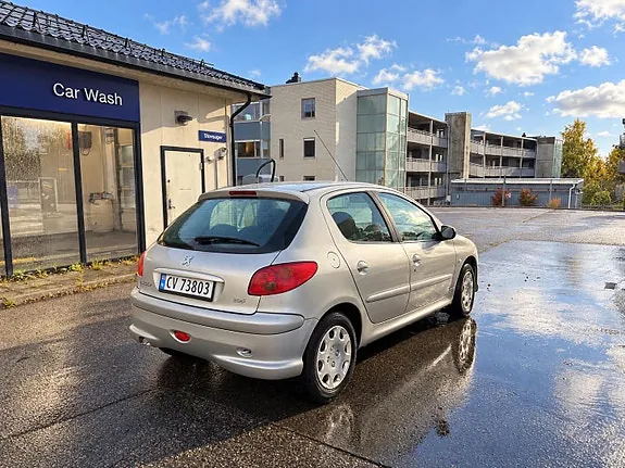 Peugeot 206 2005 photo 3
