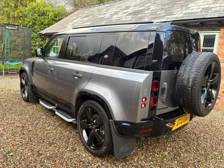 Land Rover Defender 110 2022 photo 3