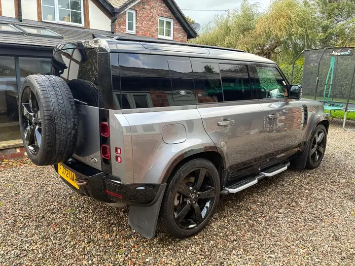 Land Rover Defender 110 2022 photo 4