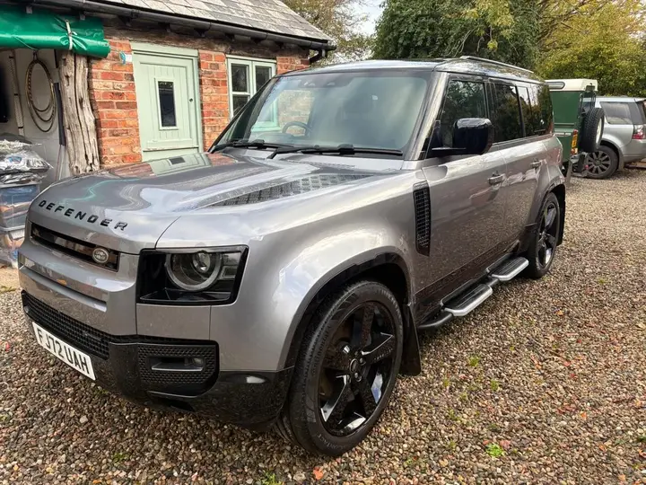 Land Rover Defender 110 2022 photo 2