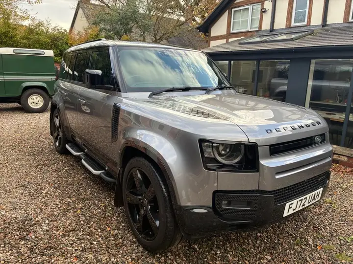Land Rover Defender 110