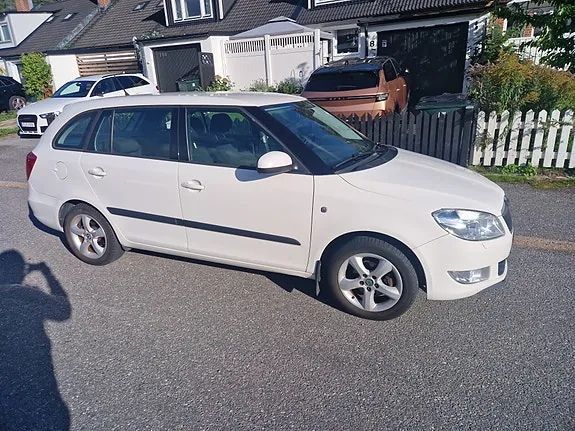 Skoda Fabia 2012 photo 3
