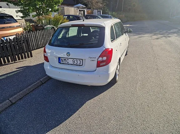 Skoda Fabia 2012 photo 4
