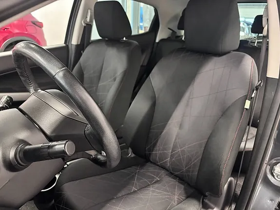 Mazda 2 2013 photo 5