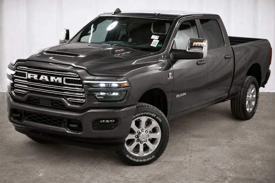 Ram 3500 Laramie 2026 photo 3