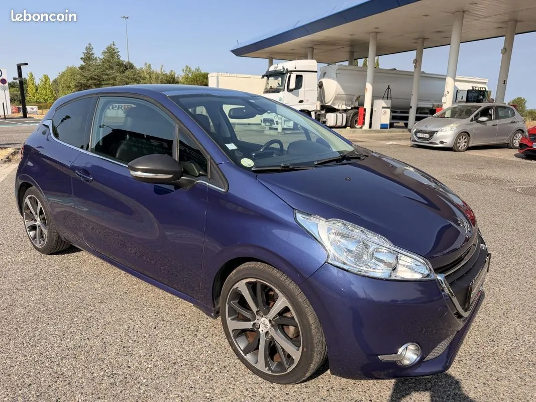 Peugeot 208 2012 photo 3