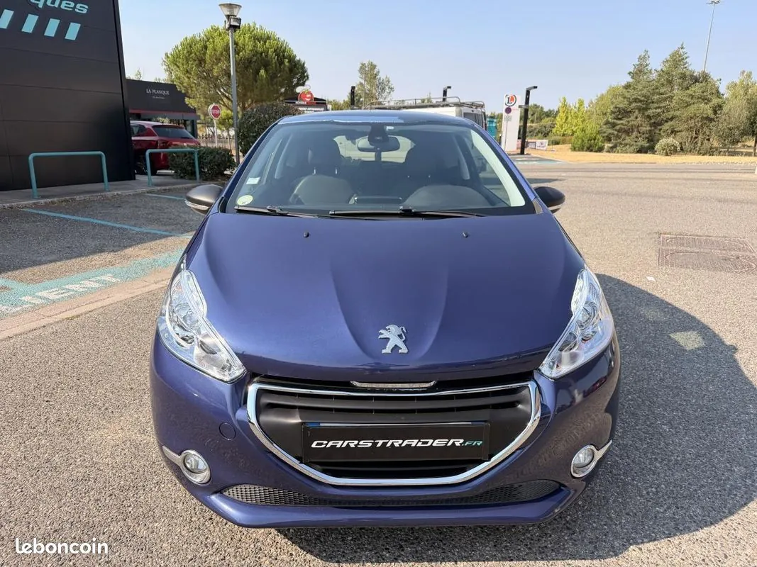Peugeot 208 2012 photo 2