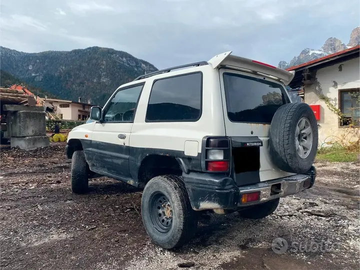 Mitsubishi Pajero 1997 photo 2