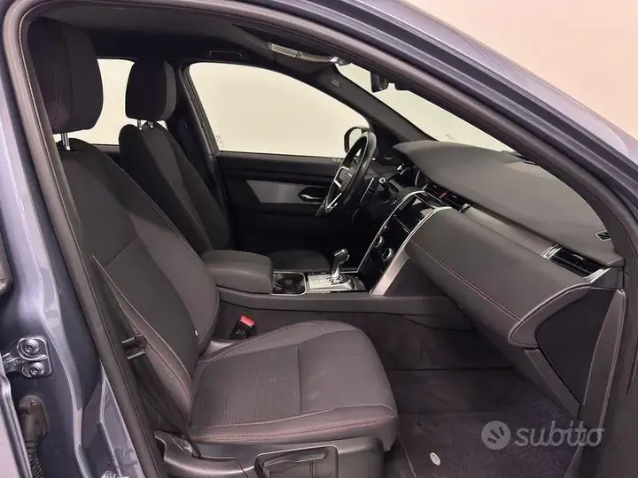 Land Rover Discovery Sport 2021 photo 3