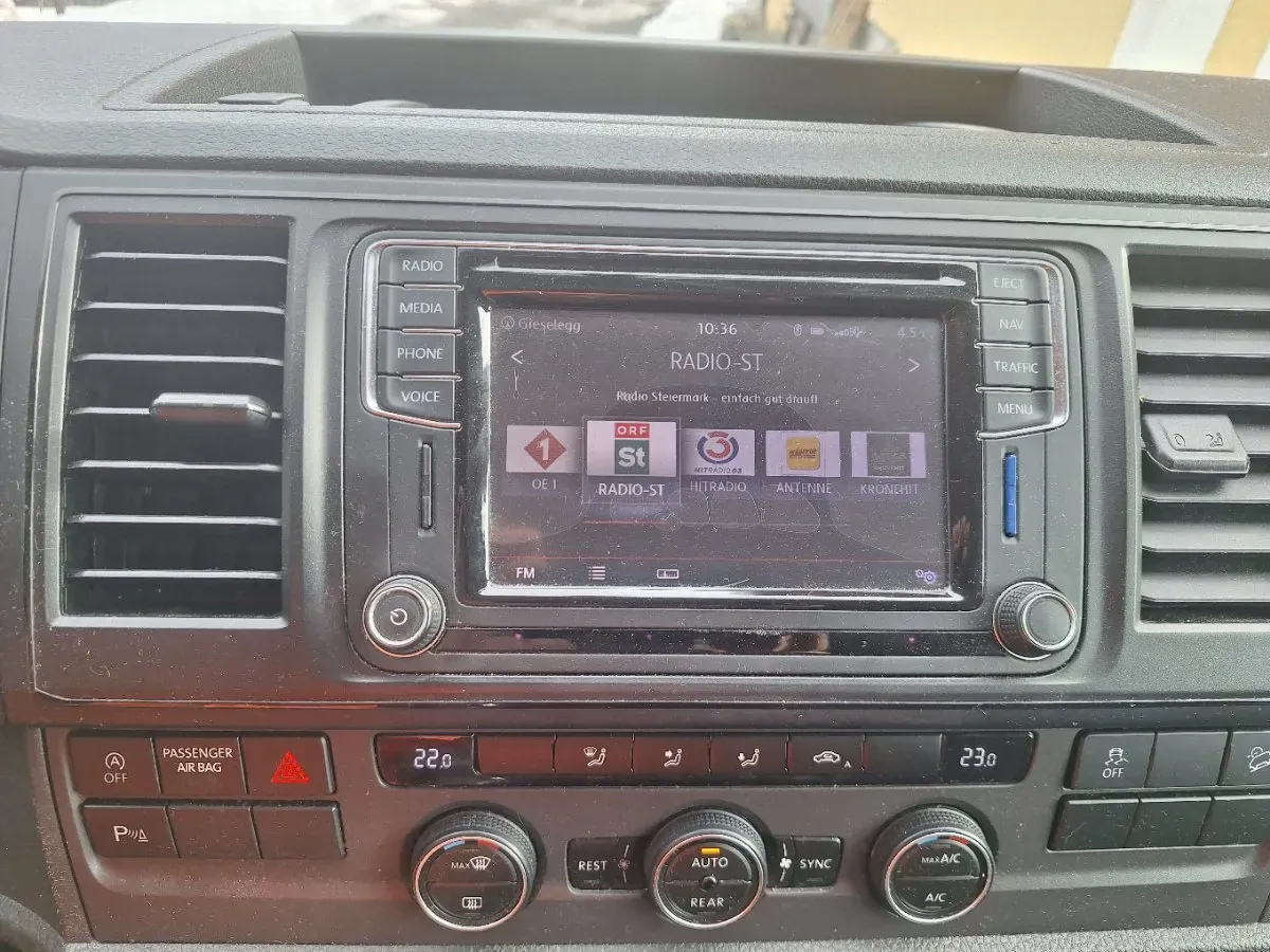 Volkswagen Caravelle 2016 photo 2