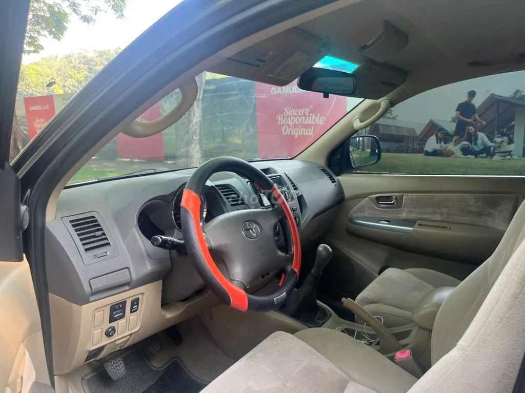 Toyota Fortuner 2011 photo 4