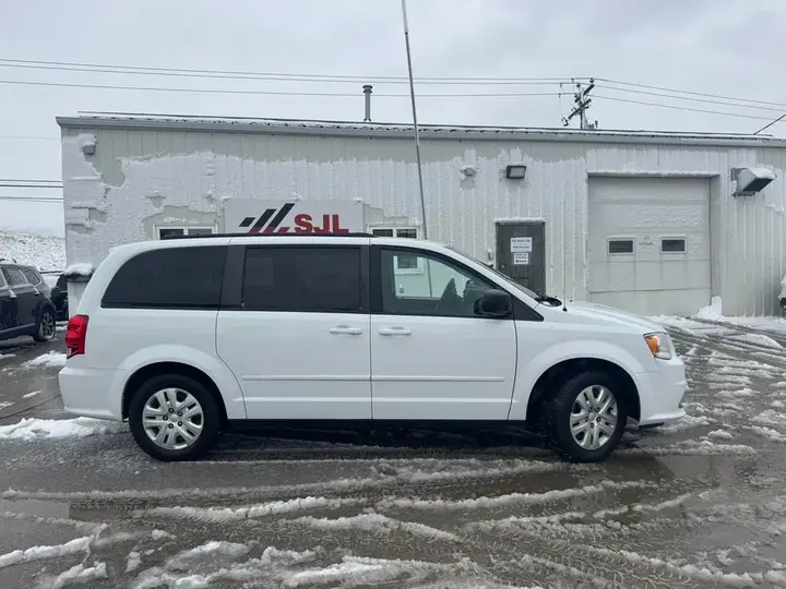 Dodge Grand Caravan 2017 photo 2