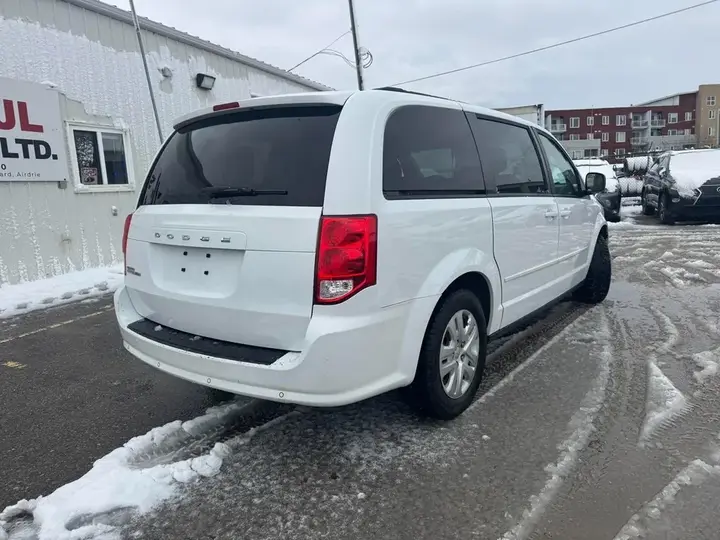 Dodge Grand Caravan 2017 photo 3