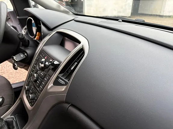 Opel Astra 2010 photo 5