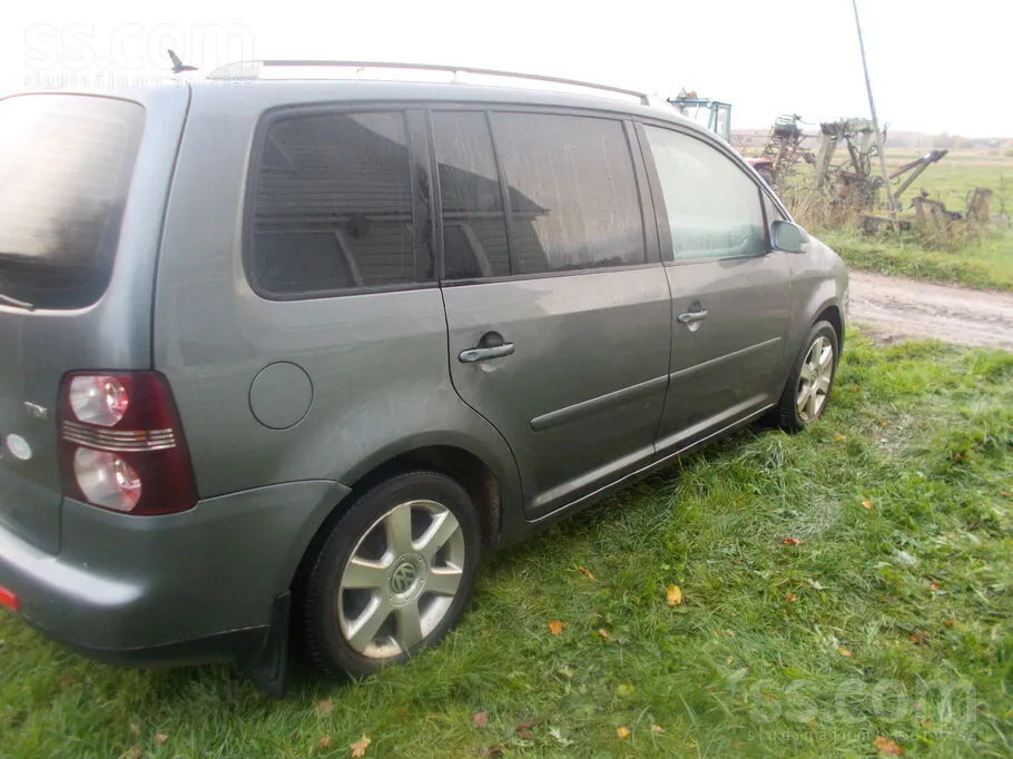 Volkswagen Touran 2006 photo 2