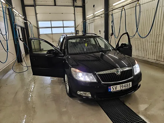Skoda Octavia 2012 photo 2