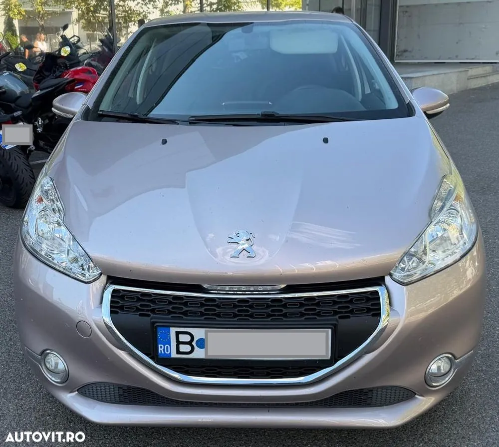 Peugeot 208 2012 photo 3