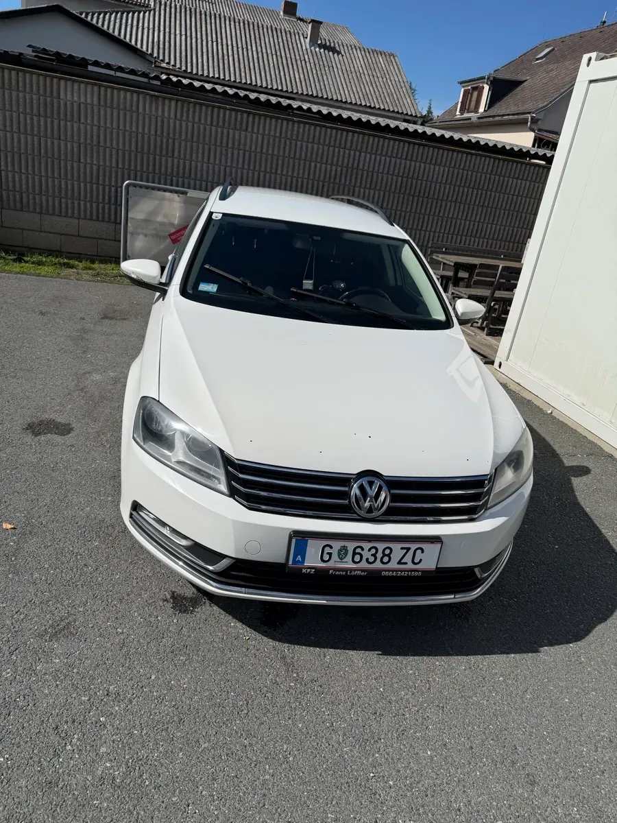 Volkswagen Passat 2011 photo 2