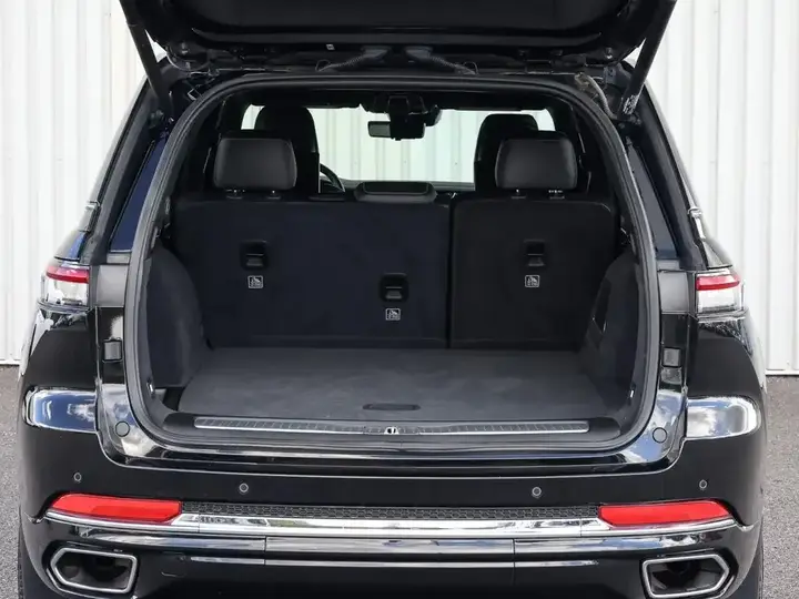 Jeep Grand Cherokee 2023 photo 4