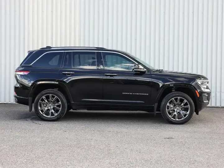 Jeep Grand Cherokee 2023 photo 2