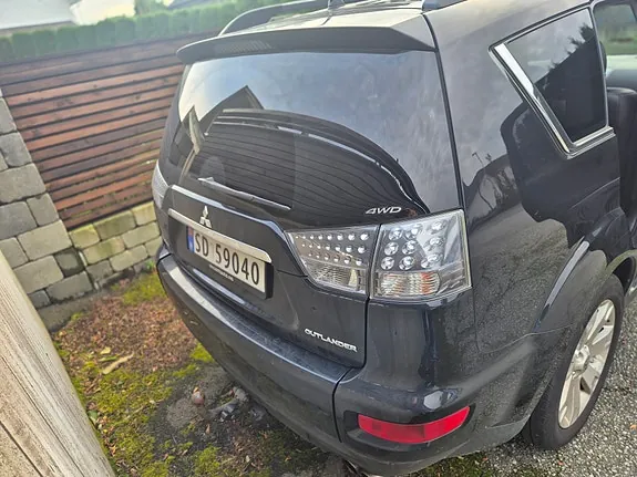 Mitsubishi Outlander 2012 photo 2