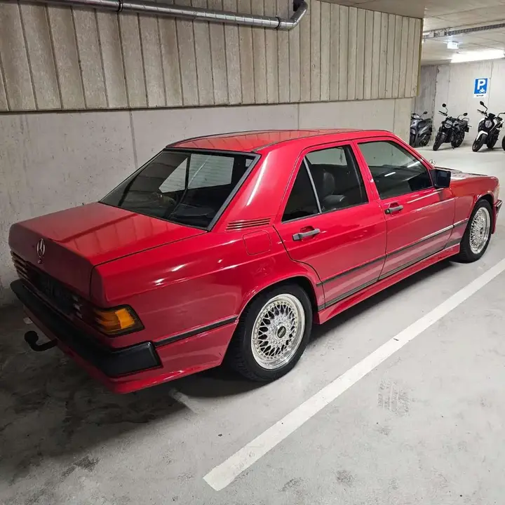 Mercedes-Benz 190 1984 photo 2