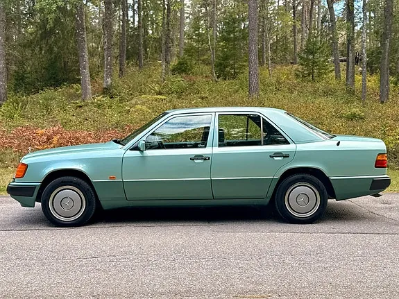 Mercedes-Benz 300 E 1991 photo 4