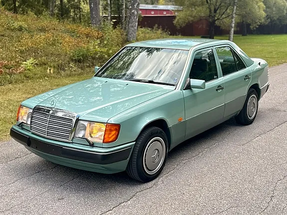 Mercedes-Benz 300 E