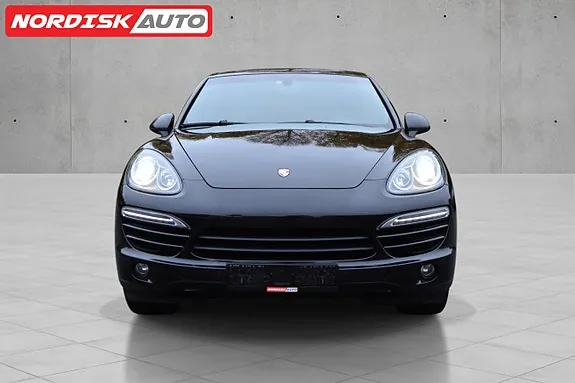 Porsche Cayenne 2011 photo 2