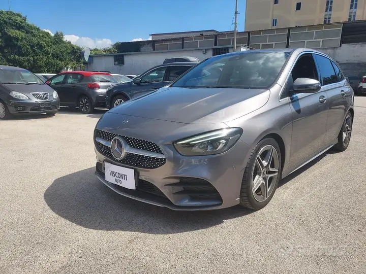 Mercedes-Benz B 180