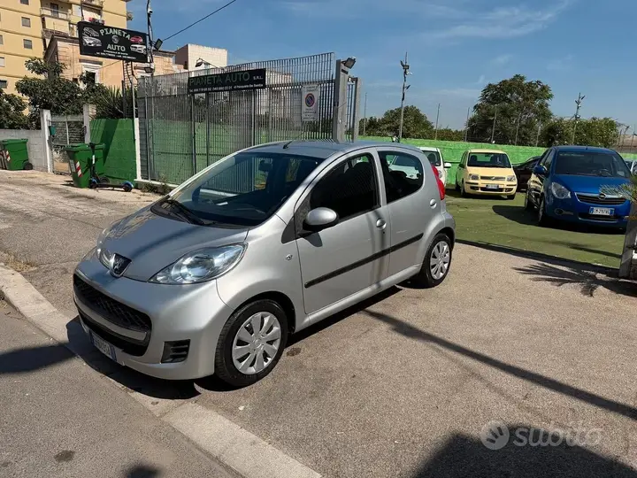 Peugeot 107 2011 photo 4