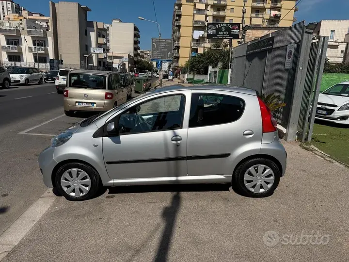 Peugeot 107 2011 photo 3