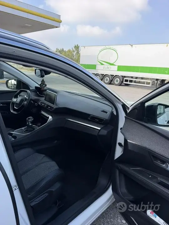 Peugeot 3008 2018 photo 3