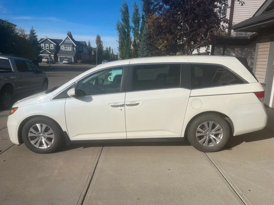 Honda Odyssey 2015 photo 2