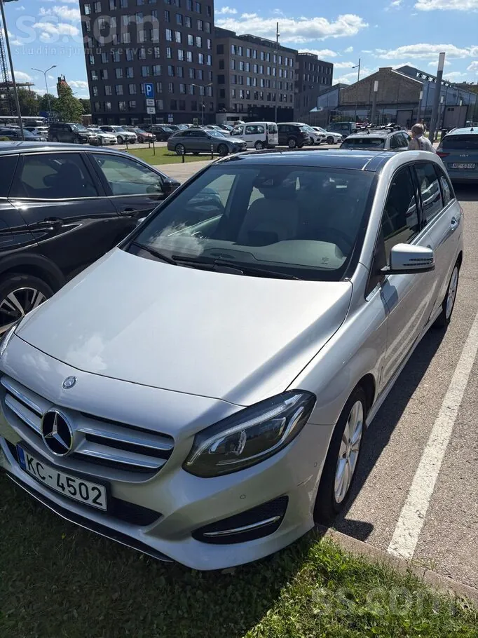 Mercedes-Benz B220 2015 photo 2