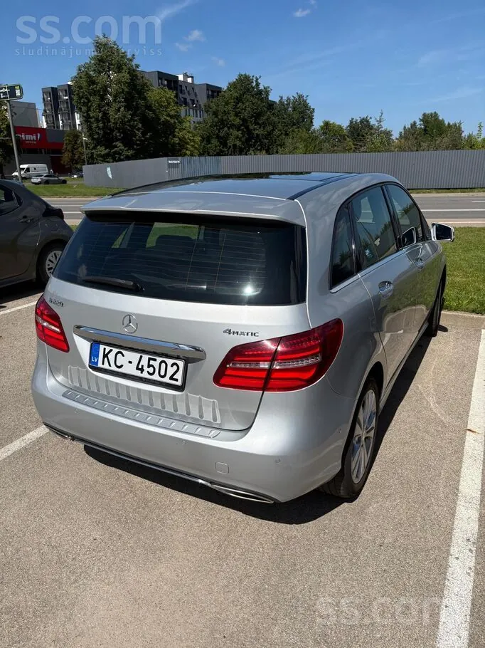 Mercedes-Benz B220 2015 photo 3