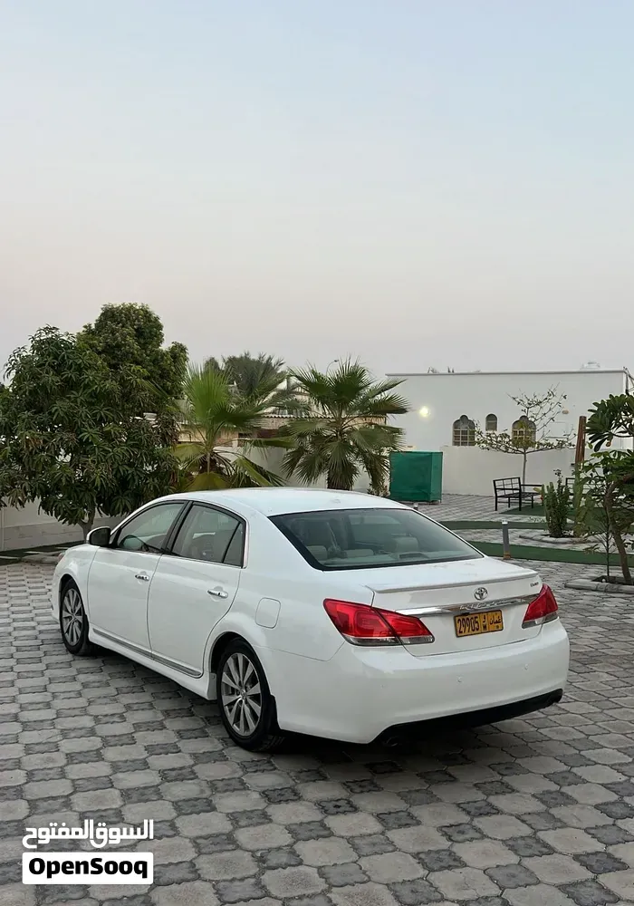 Toyota Avalon 2011 photo 2