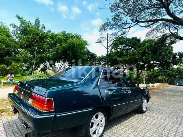 Mitsubishi Galant 1985 photo 2
