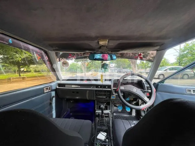 Mitsubishi Galant 1985 photo 5